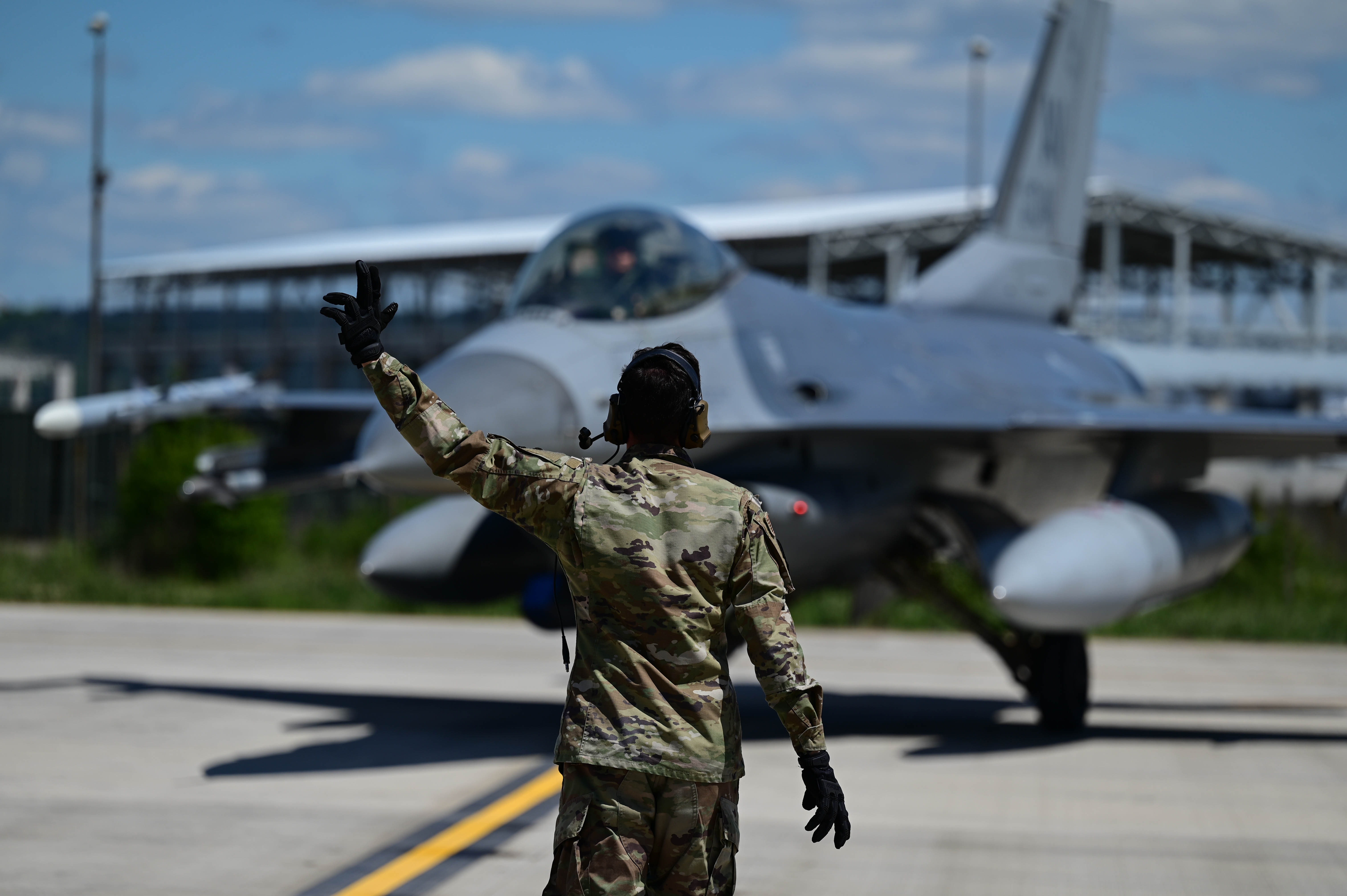 F-16 Taxis in Romania